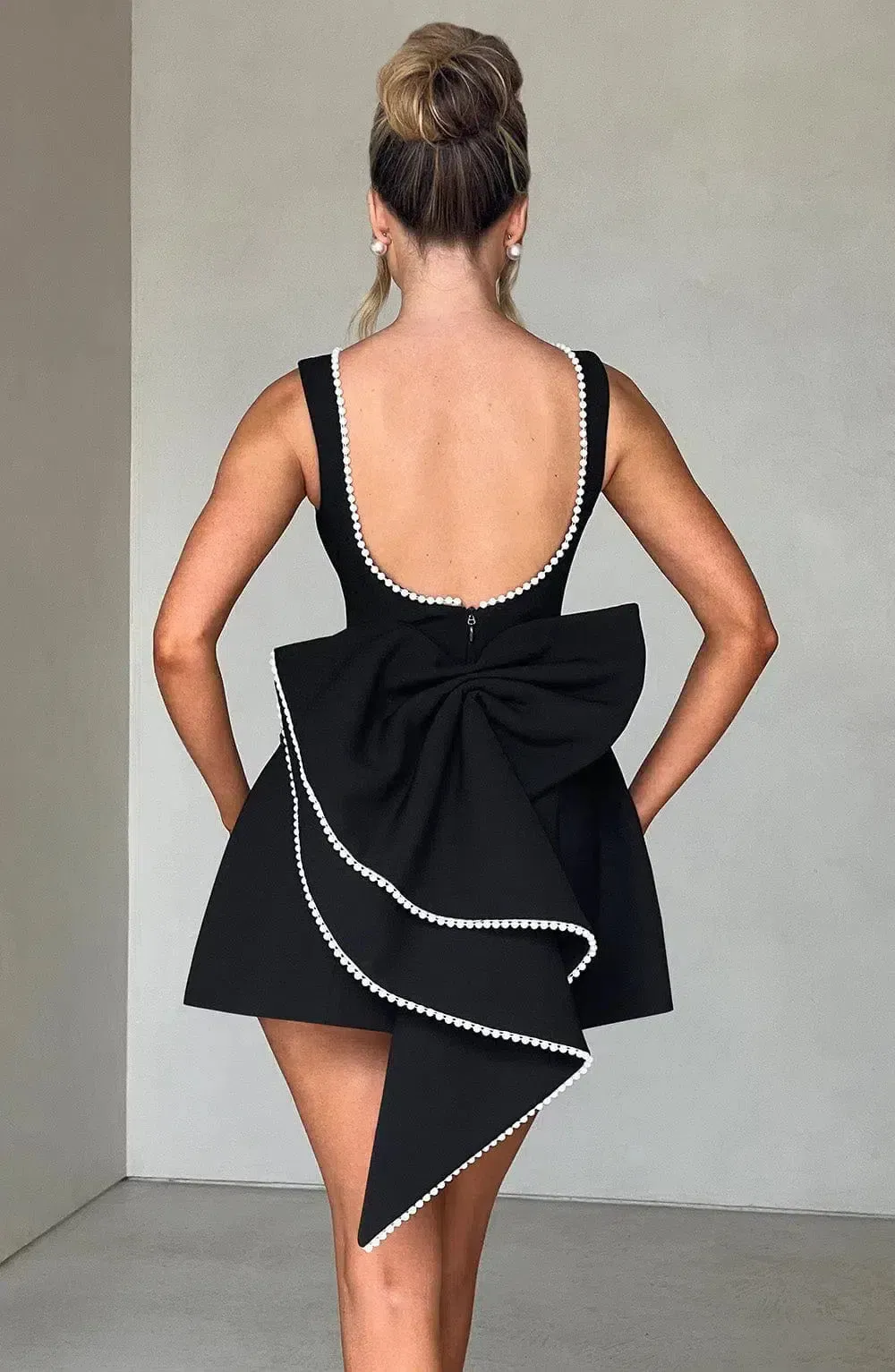 Bruna – Pearl bow detail – Mini dress