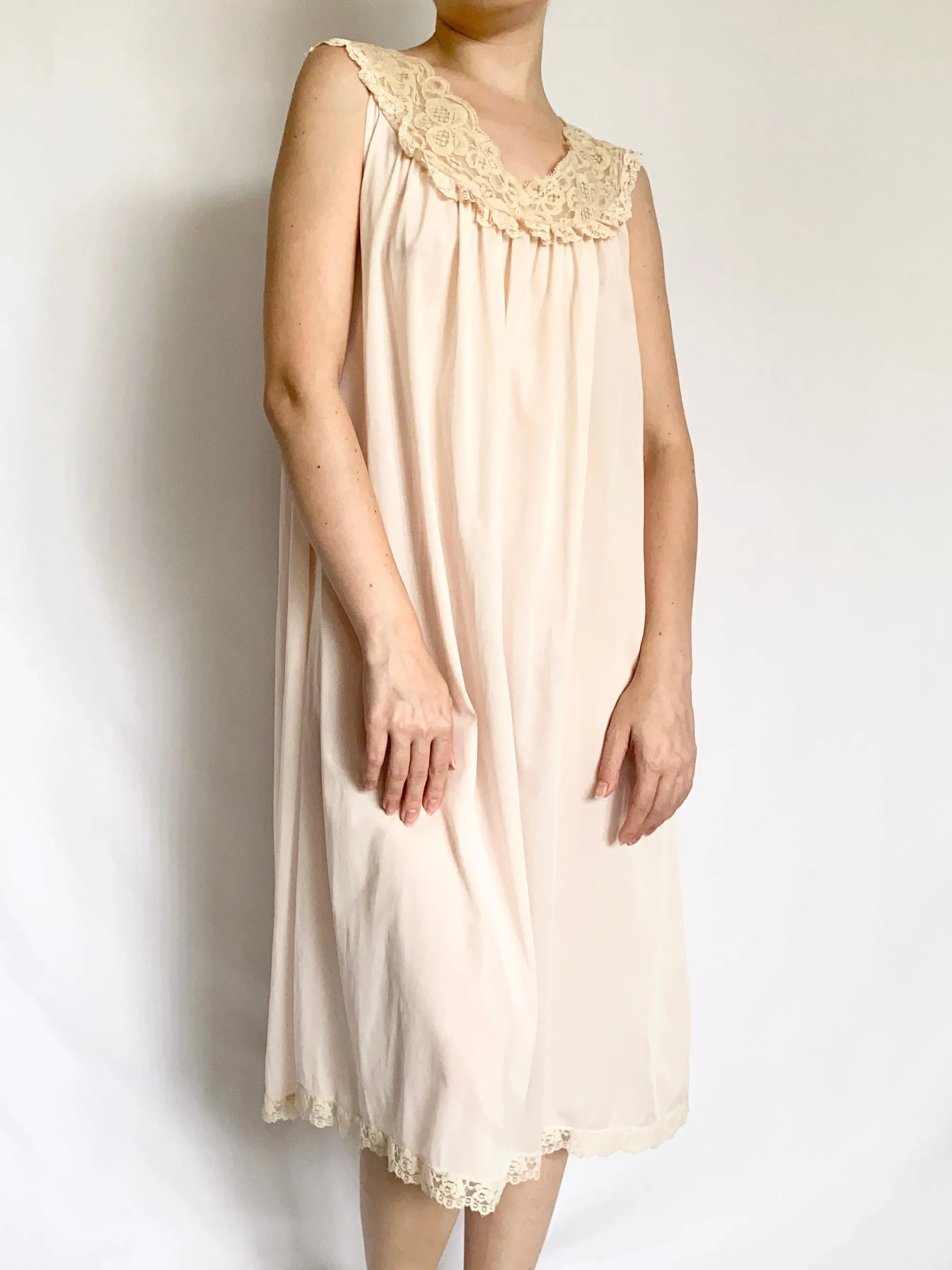 Pink 1950s Delicate Nightgown and Peignoir Set (S)
